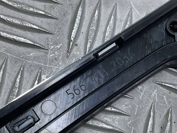 Linker beugel Skoda Karoq OEM 566713203A - Gebruikt image 10