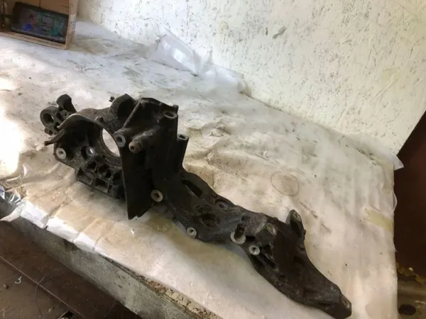 Soporte compresor aire acondicionado OEM 04L903143DE image 3