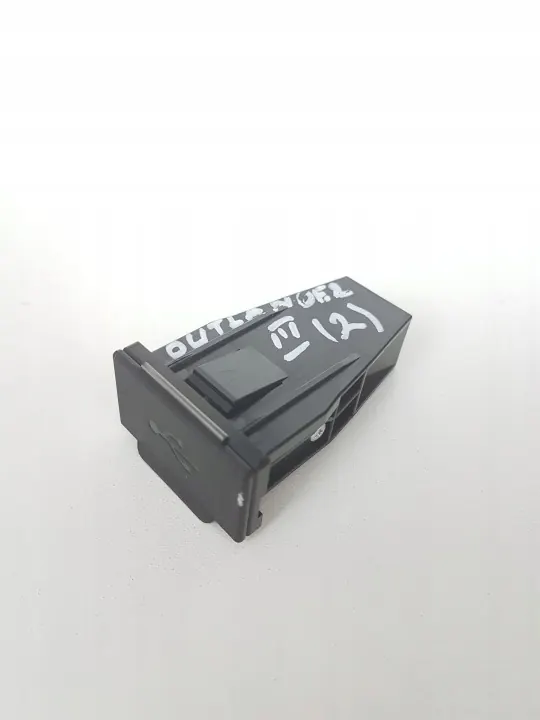 Tomada USB Mitsubishi Outlander OEM 8718A007 image 2