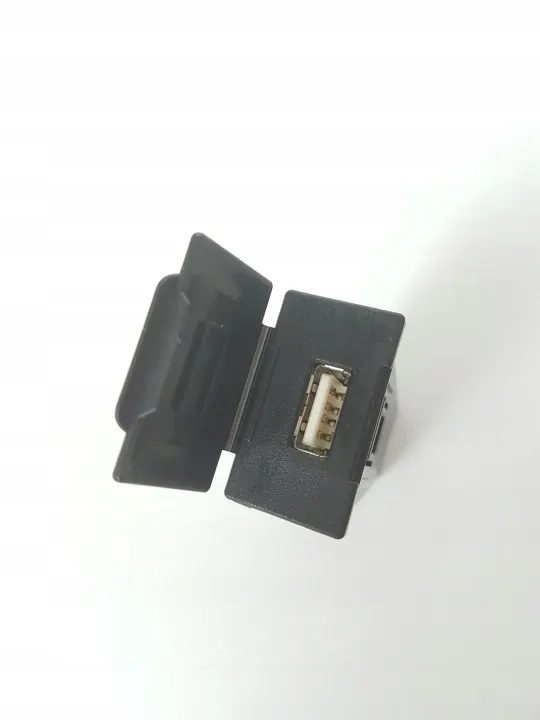 Tomada USB Mitsubishi Outlander OEM 8718A007 image 3