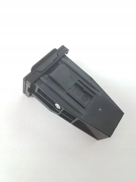 Tomada USB Mitsubishi Outlander OEM 8718A007 image 5