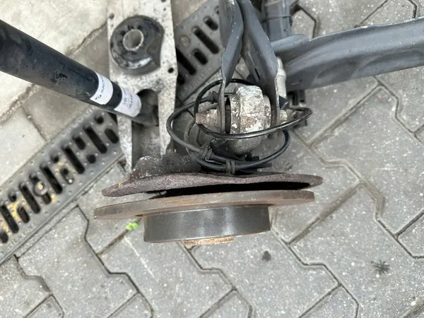 Right Rear Knuckle, Mercedes B W246 M image 3