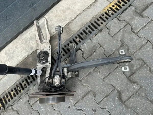 Right Rear Knuckle, Mercedes B W246 M image 4