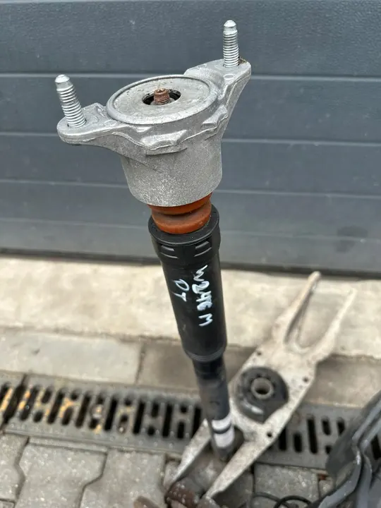 Right Rear Knuckle, Mercedes B W246 M image 5