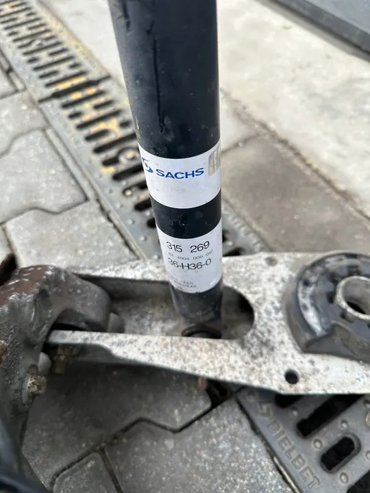 Right Rear Knuckle, Mercedes B W246 M image 6