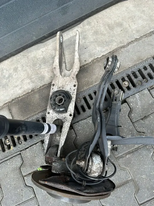 Right Rear Knuckle, Mercedes B W246 M image 7