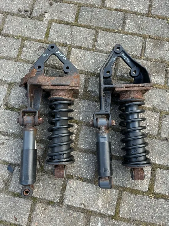 Amortecedor cabine OEM A9673171501 para Mercedes Atego image 2