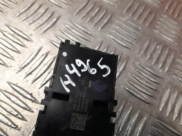 Ovenkahva Sisustus Tesla MODEL X 2016 Oikea Takana 1038107-02-C image 3