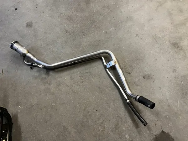 Bränslefyllningsrör OEM LX61-9032-AC för Ford Kuga image 2