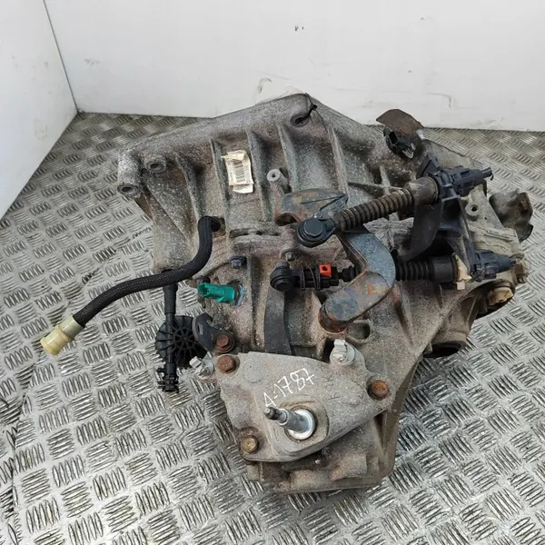 Dacia Duster Gearbox 2018 OEM TL8B004 image 3
