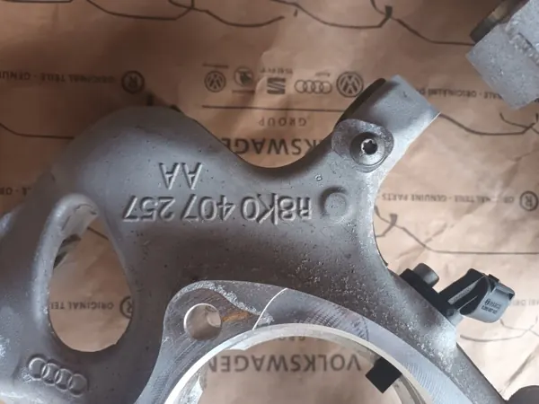 Audi A5 8T Framaxel Vänster Nav OEM 4g0407241d image 4