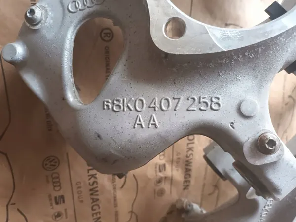 Audi A5 8T Framaxel Vänster Nav OEM 4g0407241d image 9
