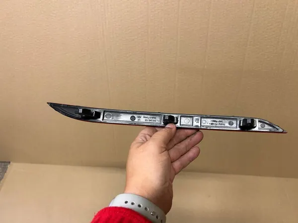 VW GOLF VIII Vasemman Takapuskurin Heijastin OEM image 4