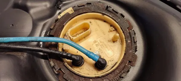 Skoda bränslepump OEM 1K0201022KR för Octavia II Scout image 7