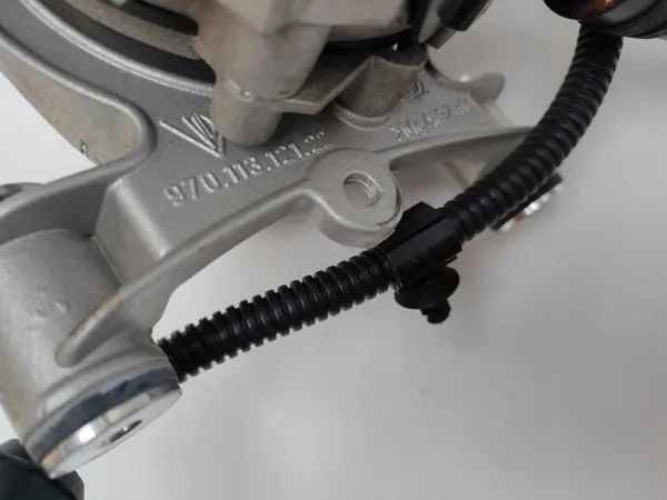 Pompe à air secondaire OEM 97011312122 pour Panamera 4.8 image 3