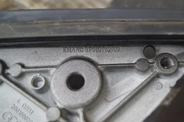 Cadre vitre avant gauche OEM Audi A3 8P Lift 3-portes image 3
