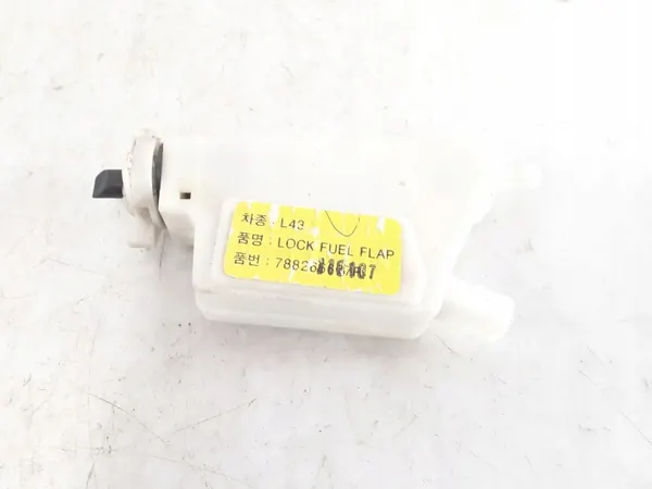 Polttoainetäyttökorkki lukolla OEM 788266677R Renault image 2