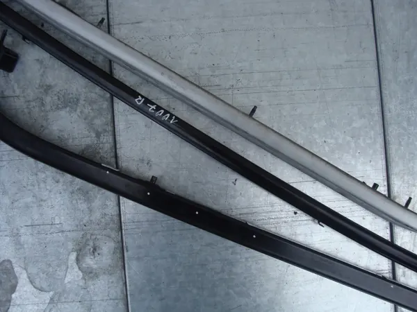 Dörrledare OEM 9033W6 Fram Höger för Peugeot 1007 image 3