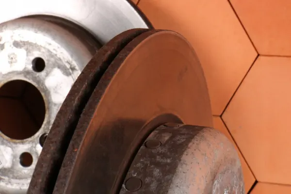 Satz Bremscheiben & Beläge Hinten OEM 6882245 - Gebraucht image 3