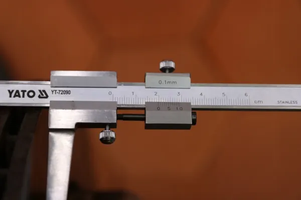 Satz Bremscheiben & Beläge Hinten OEM 6882245 - Gebraucht image 8