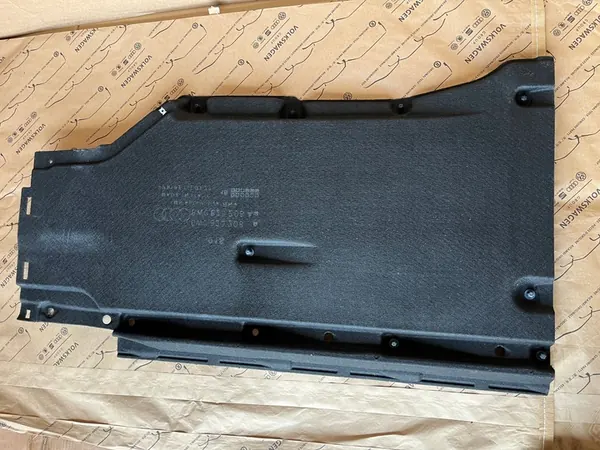 AUDI A4 B9 2.0 TFSI Underbody Shield Höger 8W0825208 OEM image 2