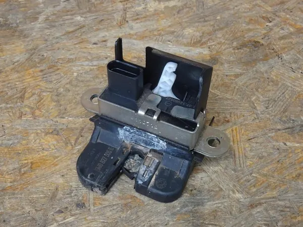 GOLF VI KOMBI BAKLUCKA LÅS 5M0827505E image 2