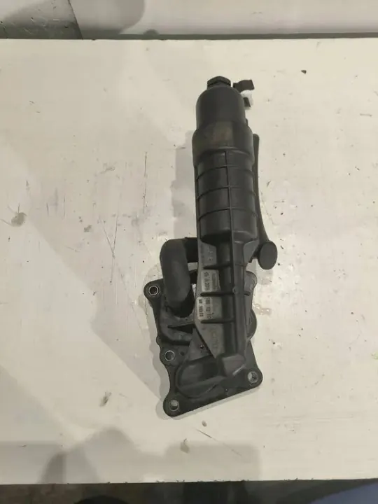 Mercedes Oljefilterbas OEM A2711801210 - Begagnad image 3