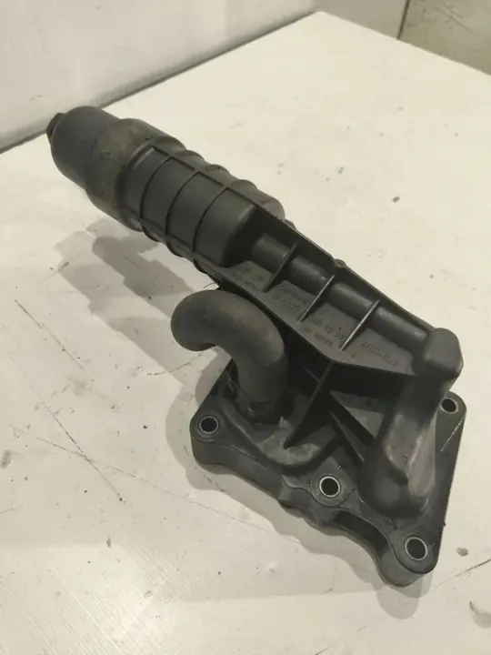 Mercedes Oljefilterbas OEM A2711801210 - Begagnad image 4