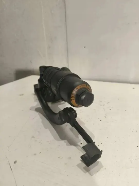 Mercedes Oljefilterbas OEM A2711801210 - Begagnad image 5