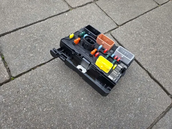 Module BSM CITROEN PEUGEOT 9661708180 - Occasion image 3