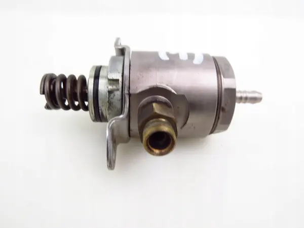 Hochdruckkraftstoffpumpe Audi A4 B8 A5 8T 2.0 TFSI 06J127025C image 2