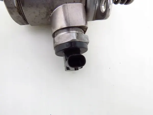 Hochdruckkraftstoffpumpe Audi A4 B8 A5 8T 2.0 TFSI 06J127025C image 4