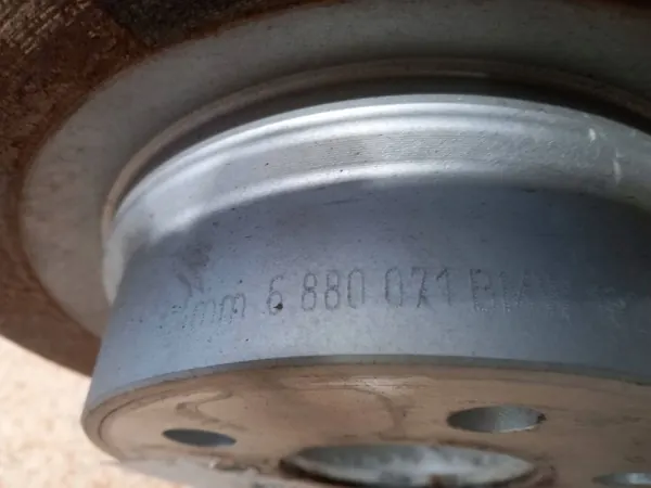 BMW Bakre Bromsskivor OEM 6880071 - Begagnad image 3