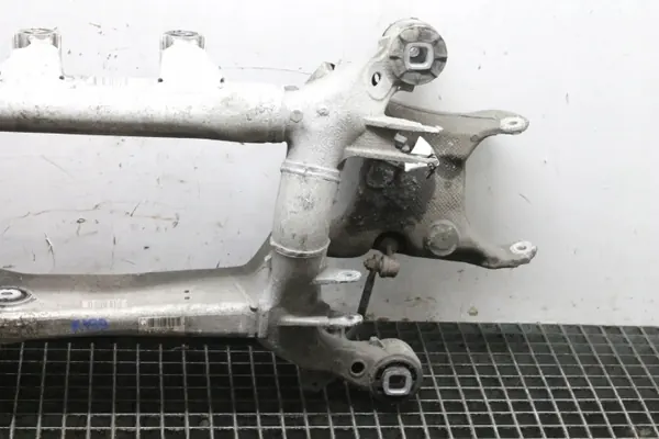 BMW 6 E63 Taka poikittaispalkki OEM 6770842 - Käytetty image 4