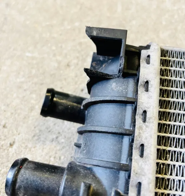 Audi OE Waterradiator OEM 8W0145804A - Gebruikt image 4