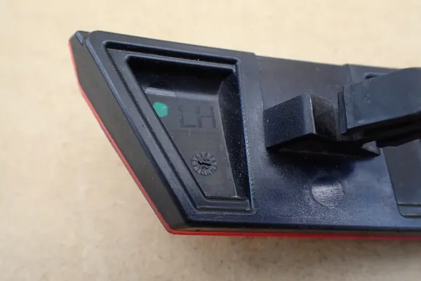 Skoda OE 5E7945105 bumperreflector links achter image 8