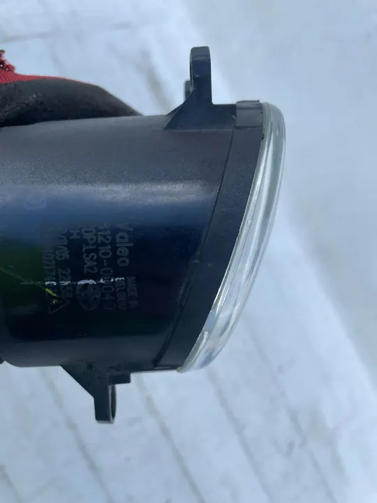 AVENSIS RAV4 AURIS YARIS FAROL HALÓGENO DIREITO 81210-0D040 image 4