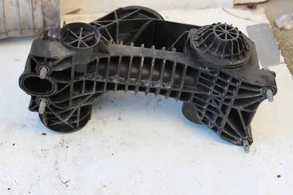 Separador de óleo Mercedes OEM A4718051 - Usado image 3