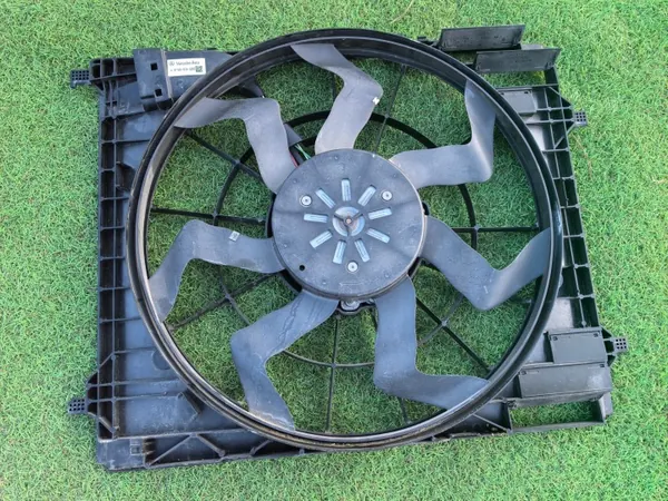 Ventilador Mercedes A1679061904 - Usado image 2