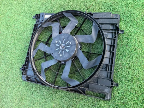Ventilador Mercedes A1679061904 - Usado image 3