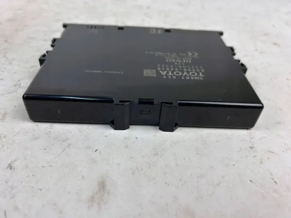 Contrôleur de verrouillage central Toyota Mirai OEM 8999062010 image 4
