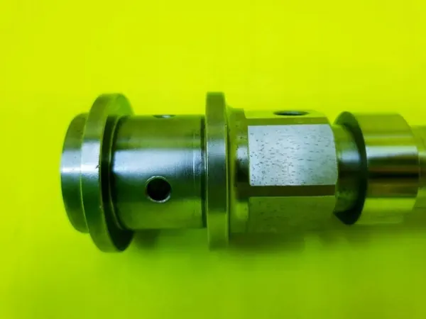 Árvore de cames direito escape OEM 327333RH Maserati image 3