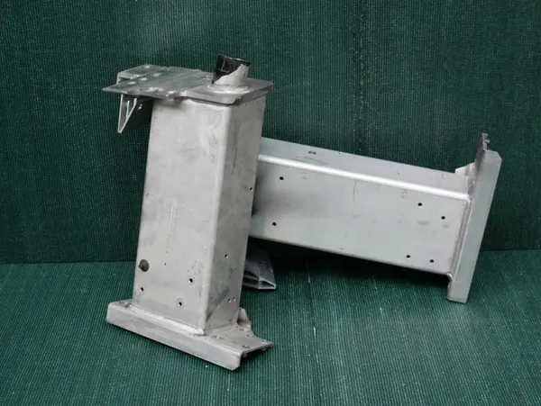 Tornillo zona deformación delantera OEM RY63-V17N800-AD-26 SSC image 2
