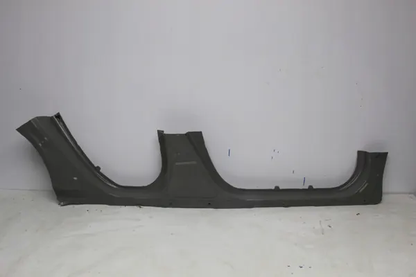 Oikea kynnyspeite OEM Toyota Aygo X 2022 image 2
