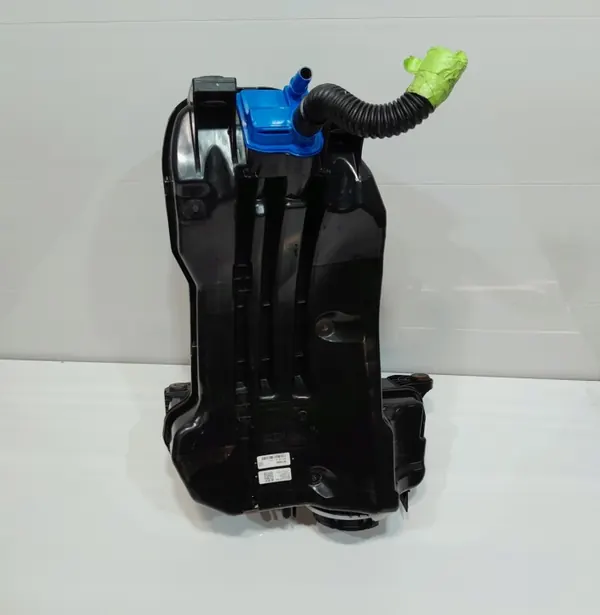 Audi AdBlue-tank & Pomp OEM 4M0131878BC Gebruikt image 2