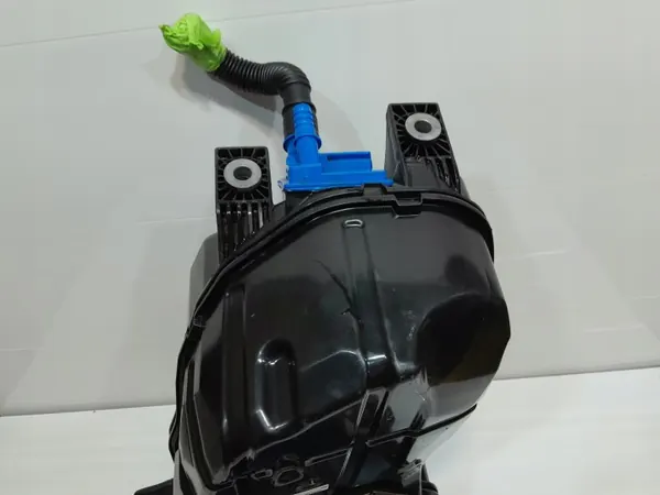 Audi AdBlue-tank & Pomp OEM 4M0131878BC Gebruikt image 3