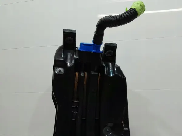 Audi AdBlue-tank & Pomp OEM 4M0131878BC Gebruikt image 7
