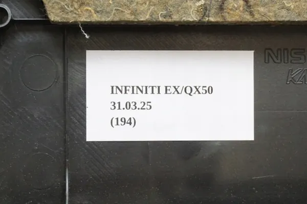 OEM 90900-1BA0A Heckklappen-Seitenabdeckung Infiniti QX50 image 6