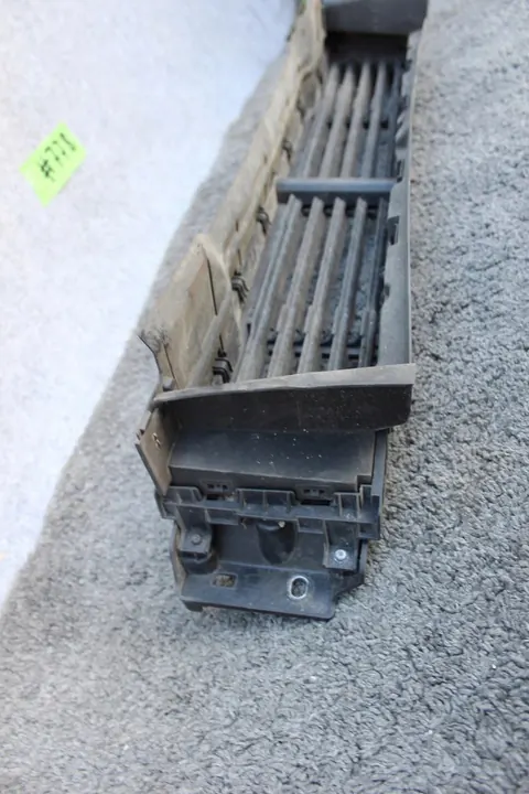 Mazda OE KB8A-50R12X Rejilla de Admisión de Aire image 4