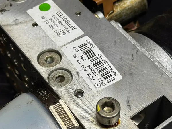 Mercedes W209 dakpomp OEM A2098000330 - Gebruikt image 3